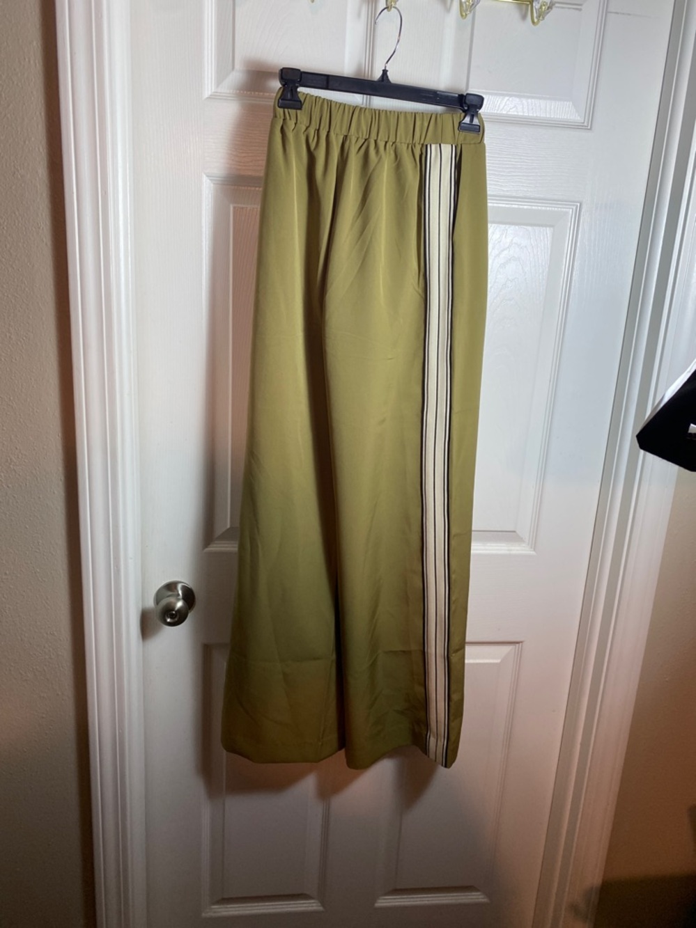Bishop and Young Track Style Wide Leg Olive PullOn Pant Pockets - Picture 5 of 7